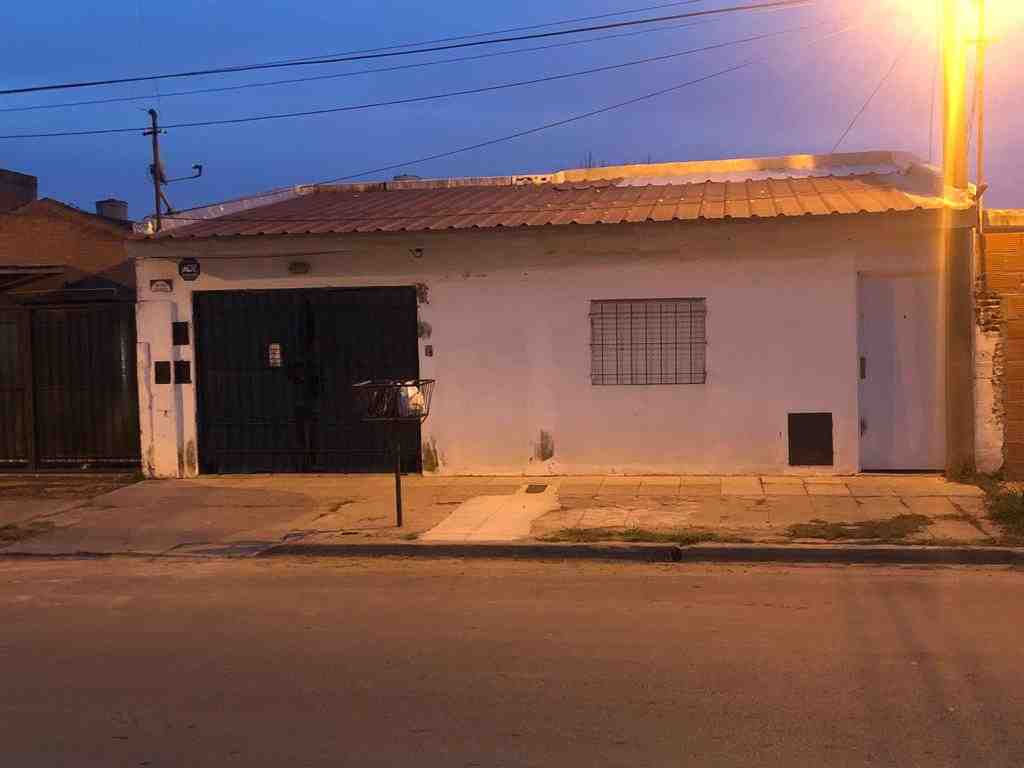 2 Casas en Venta en Zárate (Pueyrredon 1470)