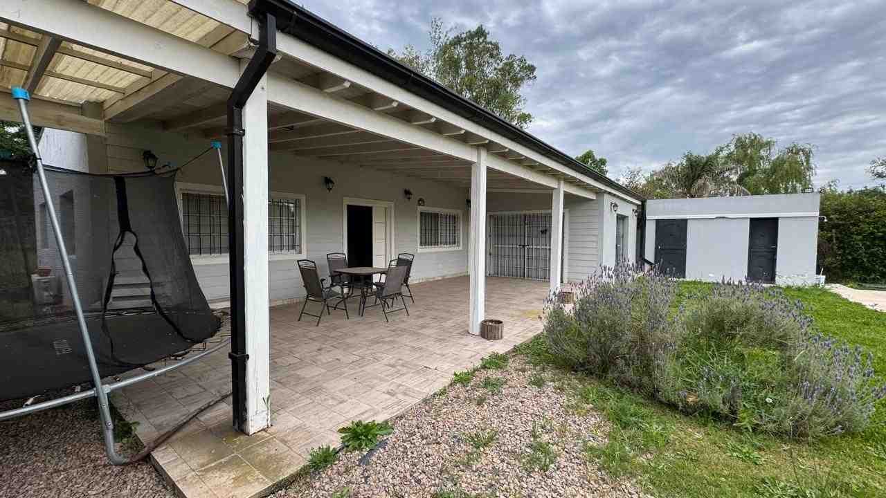 Casa Quinta en BARRIO QUINTAS DE ESCALADA en Venta en Zárate (. .)