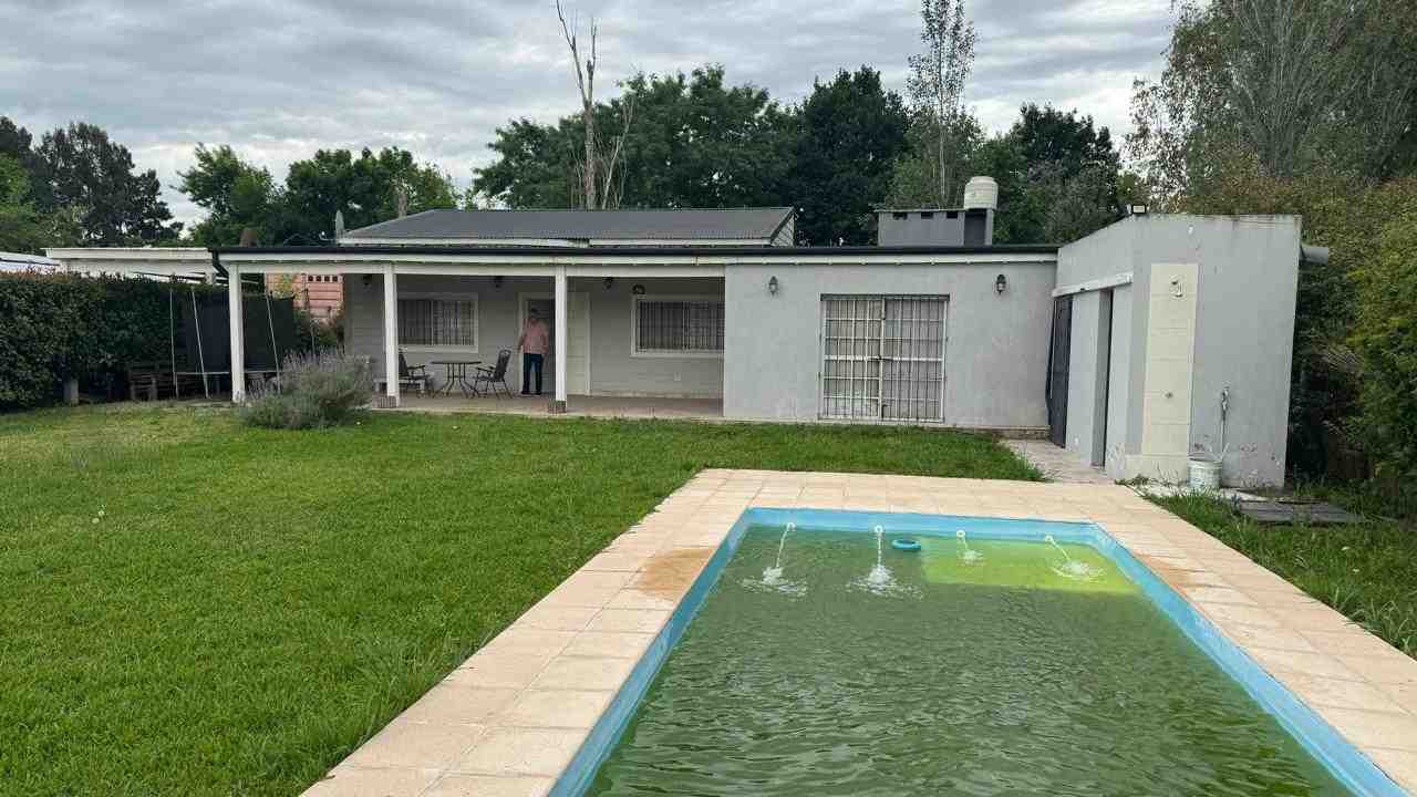 Casa Quinta en BARRIO QUINTAS DE ESCALADA en Venta en Zárate (. .)